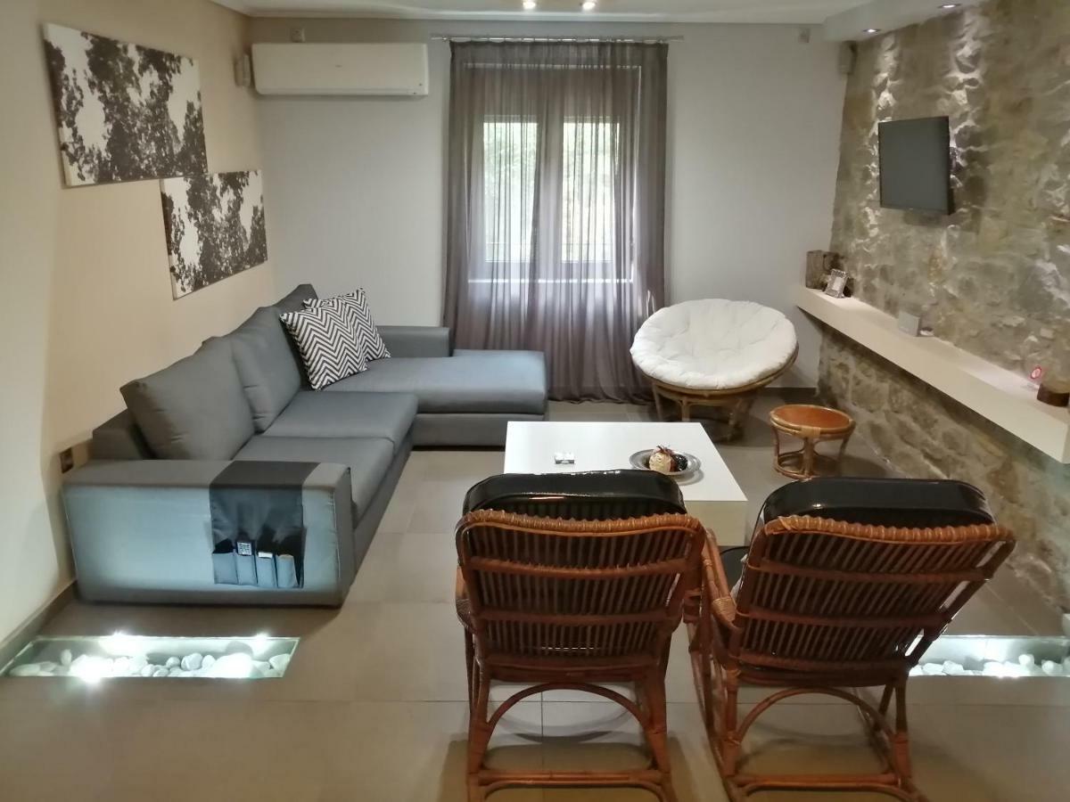 Modern Residence In The Center Of Trikala Extérieur photo