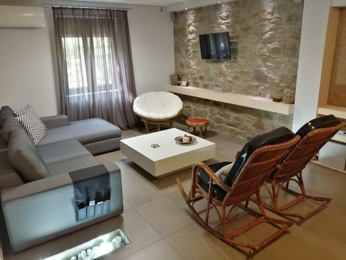 Modern Residence In The Center Of Trikala Extérieur photo