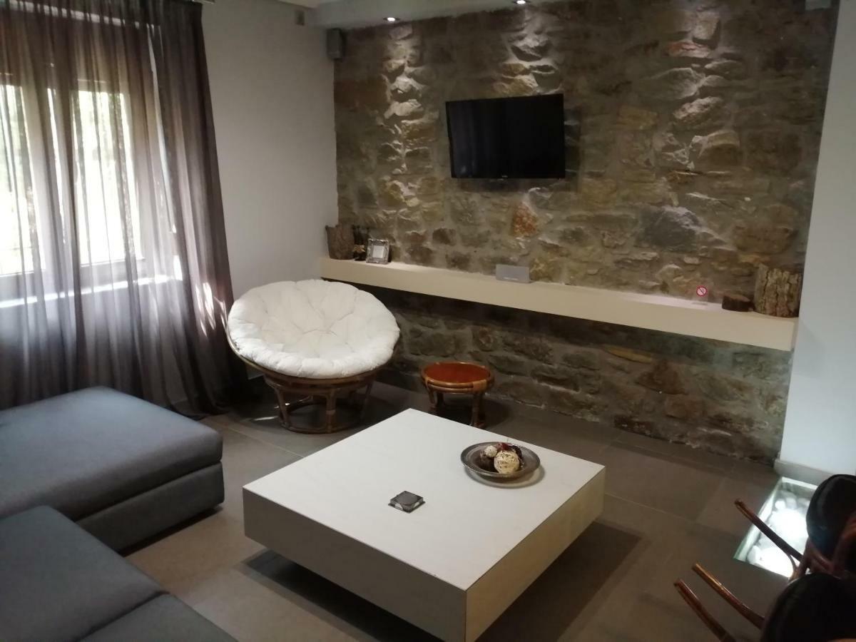 Modern Residence In The Center Of Trikala Extérieur photo